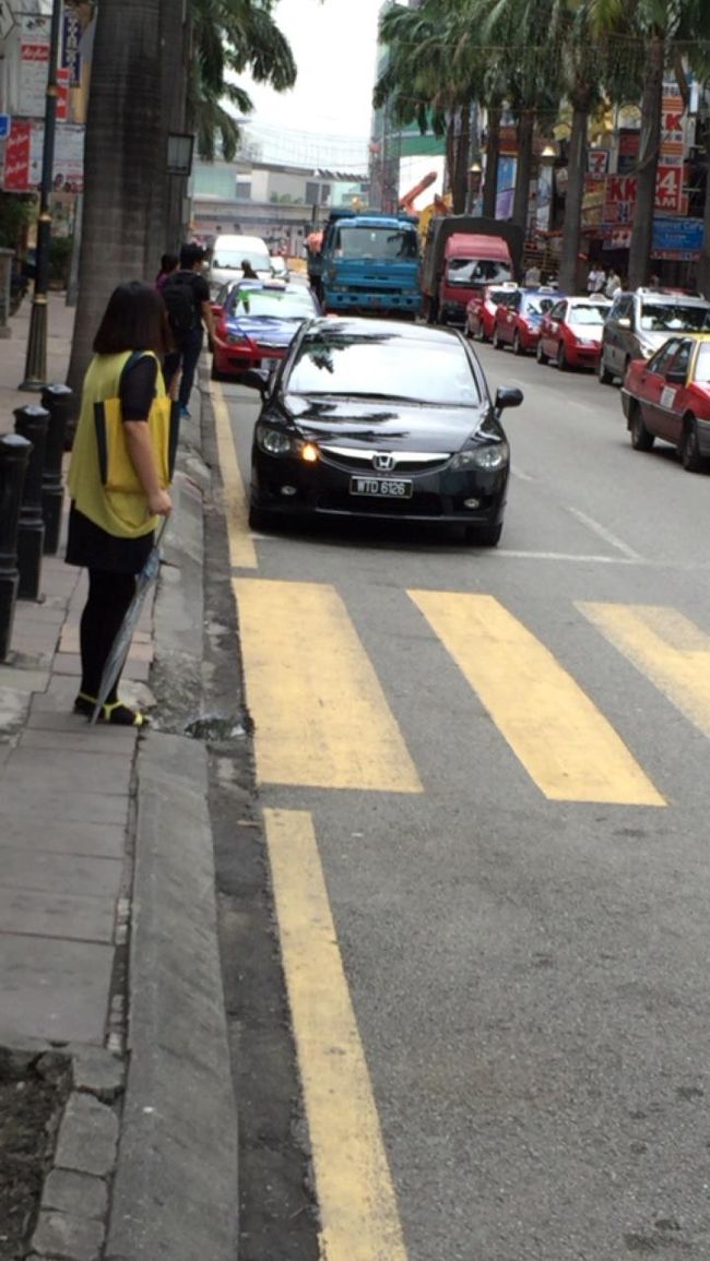 その後、今度は歩いてブキ・ビンタンへ。２０分以上かかったと思います。