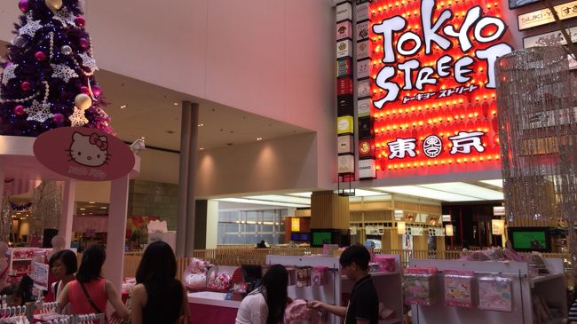 東京ストリートはすごい人でした。頑張レ、クールジャパン？