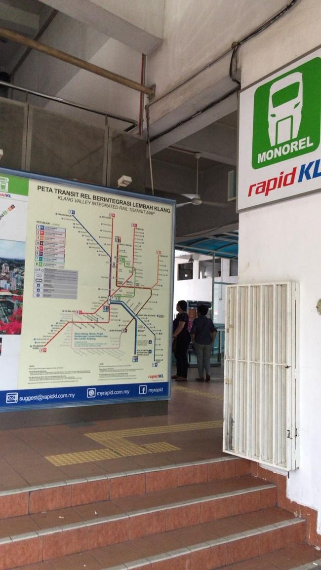 ブキビンタンへ行くために、モノレールへ