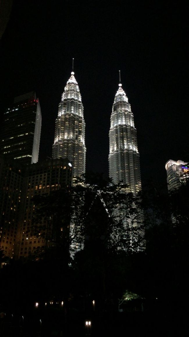 もう一度、コンベンションセンターに戻り写真を撮りました。都合、１時間くらいは歩いたと思います。よく頑張った！！