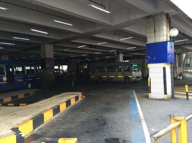 バスのターミナルです。