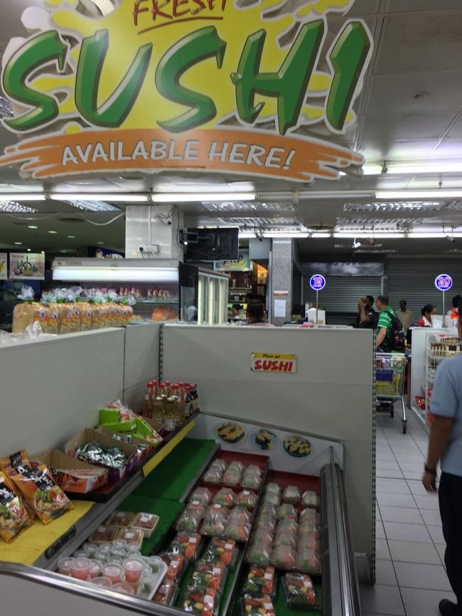 ヤヤサンコンプレックスです。すしは人気ですね。