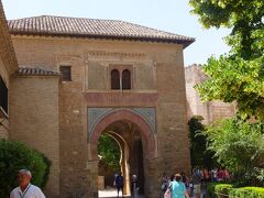 １６：２５
ぶどう酒の門もすぐです。
無料トイレはこのあたりにあります。