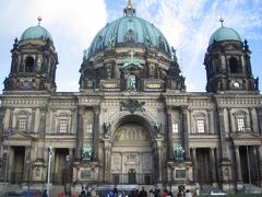 こちらも博物館島に建つ「ベルリン大聖堂」
「旧博物館」のすぐ裏手にあります。