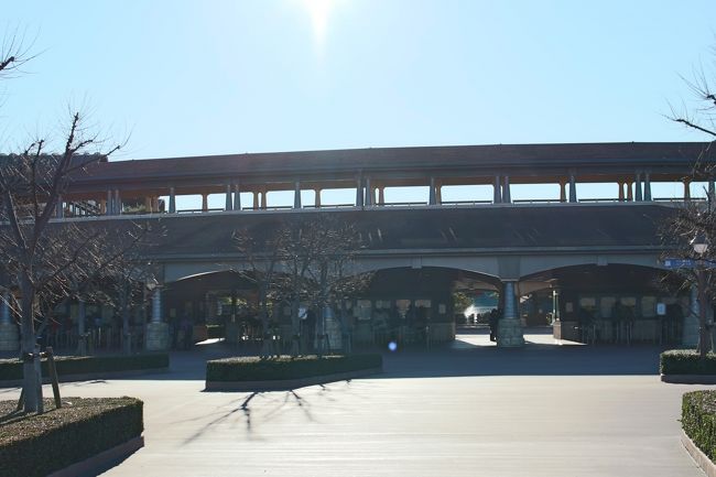 朝、８時半頃、シーに到着。<br />エントランスはのんびりモードでした。