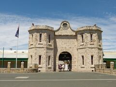 フリーマントル刑務所のメインゲート
1850年代に囚人労働を投入して建設され、1991年に閉鎖されました。「オーストラリアの囚人遺跡群」の施設の一つとして2010年に世界遺産に登録されています。