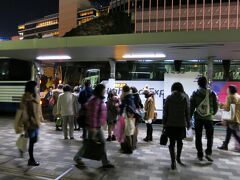 出発は27日、休暇初日の夜。新宿から茅野まで高速バスでコストを抑える。
毎度のことながら新宿のバスターミナルは帰省や旅行の人たちで混雑していた。

ちなみに今回も朝一から動けるように茅野市内で前泊。
楽天のポイントを利用し、現地決済は60円(笑)