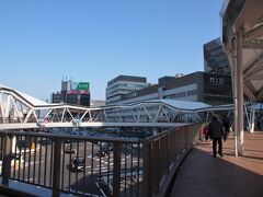 １０時頃にホテルを出て、近鉄阿倍野橋駅から、近鉄南大阪線に乗ります。

ホテルの入っているビル２階から出ると、歩道橋があちこちに繋がっていて、JRや近鉄、地下鉄などへもスムーズに行くことができるのでわかりやすく便利。

近鉄南大阪線で橿原神宮前まで行き、そこで近鉄橿原線に乗り換えて２つ目の八木西口駅で降りると、今井町の重伝建地区までは徒歩で１０分ほど。