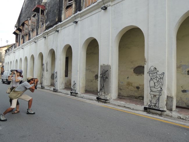 針金アート③<br />それを取ってる二人がアートっぽかったです。