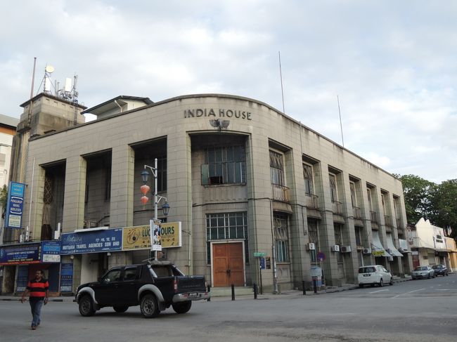 町歩き<br /><br />建物が植民地時代の名残で、ブリティッシュの様相を呈していました。