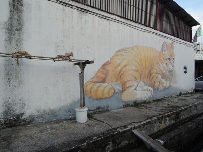 壁画⑪<br />猫<br /><br />この先、右に折れた壁にネズミがかくれているという、アーティスティックな作品。