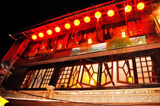 ここだっけ湯婆のモデルの家。<br /><br />夕食は10人テーブルでした。　味はいまいちです。1組戻ってきませんでしたね。帰りのバスにも乗れなかったみたいです。これだからツアーは嫌い