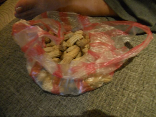 ゆでピーナッツです。ホテルに帰ってビールのお供に