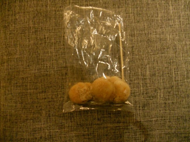 甘かったです。きな粉とゴマで10個ありましたが帰ったら引っ付いて7個になってました。