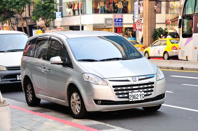 マツダのマークによく似た車もあったな。