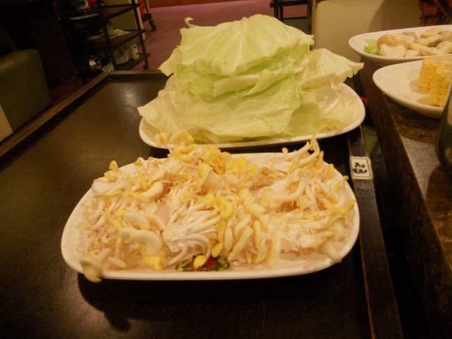 前回なかったキノコ　たもぎ茸です。こりこりしておいしいです。はぎれがいいので、エノキみたいに歯に引っかかりません。