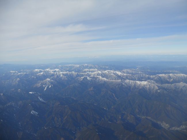 四国、徳島の剣山あたりは雪だったんだ。<br />2時間ちょっとで到着です。　出発が遅れたので仕方ない。飛ばないよりましだけど。貨物ターミナルの前に止まってバスでターミナル２へとろとろグルグル回って到着、3分ぐらいかかった感じ。　自動で入国して荷物のとこに行くともう出てた。そのあとターミナル１にいって荷物をABCに預けてラピートで帰路へ。ターミナル２からは車で行くのが一番らくかも。<br />次回　あるかな。<br /><br />帰ったらマリオットの税金はらわなきゃ　$1000-ってどうよ。
