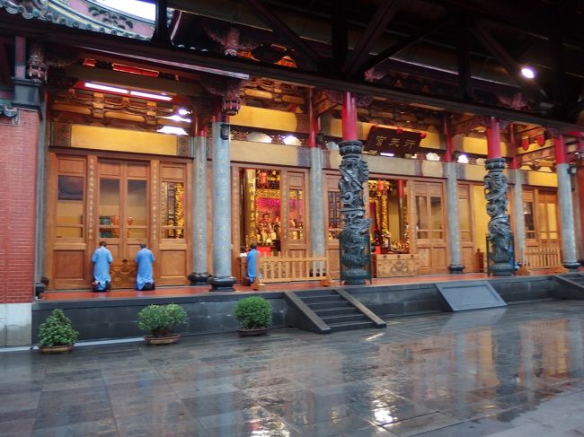 行天宮で旅の安全祈願。<br />