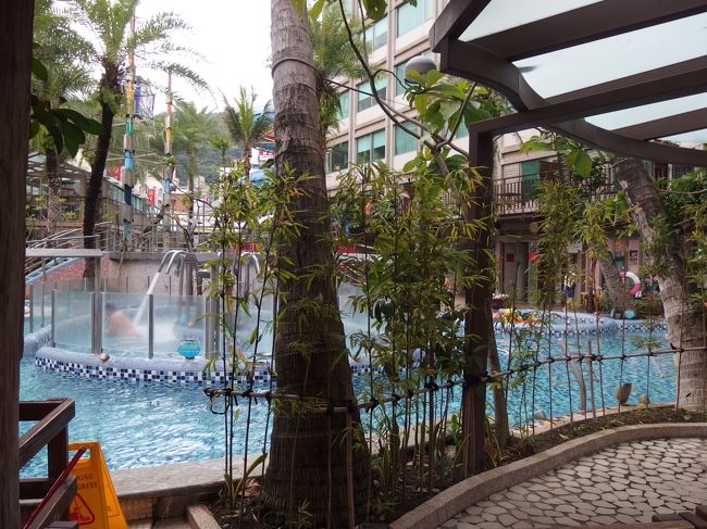 まだ13時過ぎで部屋には入れず、荷物を預かってもらいお散歩。<br />