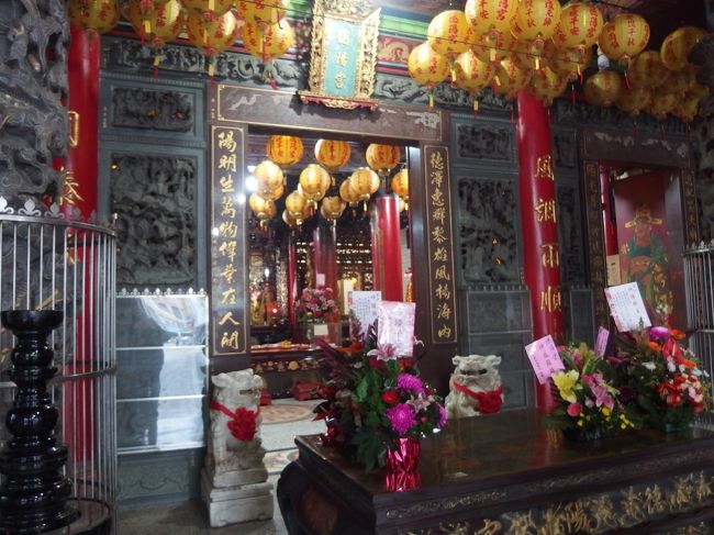 お参り、お参り。<br />