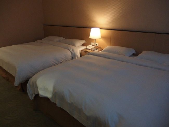 ダブルサイズベッド２台が城市商旅のコンセプト。<br /><br />団体ツアー客は４人ずつ泊まれるようにしているのでしょう。