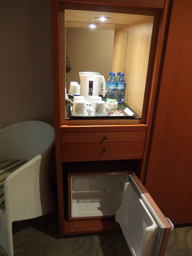 他のホテルはここにセーフティボックスが設置されているところが多いのですが、こちらは無し。<br />｢フロントでお預かりします｣<br />とのことでした。<br />