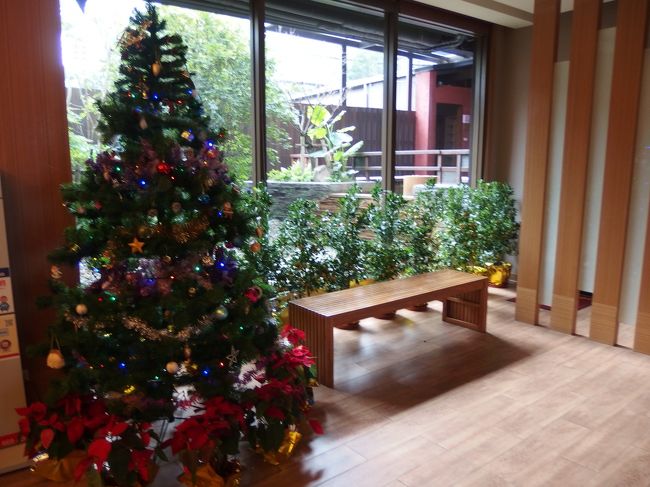 フロントで荷物を預かってもらい