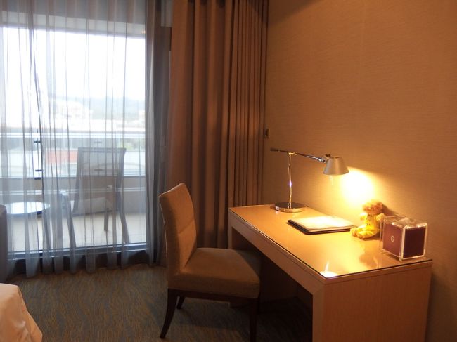 ベランダもあって明るい客室。<br />