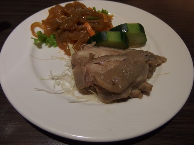 オードブルは<br />蒸し鶏と中華クラゲ