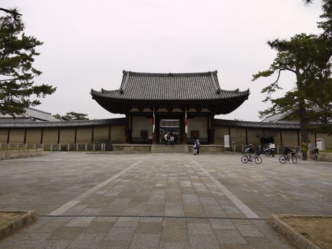 正面の門です☆南大門という。<br /><br />土塀の左右への広がりが優美で綺麗！<br />風格ありますねぇ