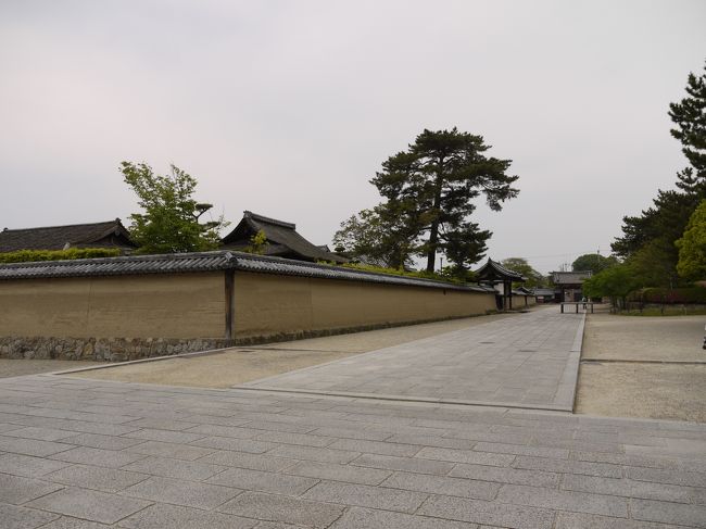 こっちは西へ続く道<br /><br />