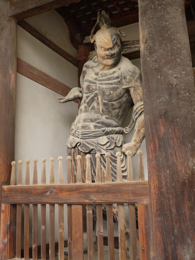 このポーズがまたイケてるもんだからさぁ…