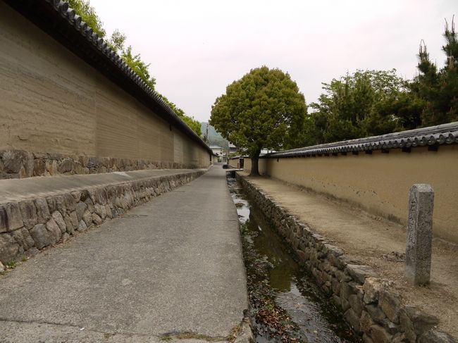 っと思ったけどｗ<br />途中左手に伸びる古い道を発見。。。<br /><br />・・・・・気になる・・・