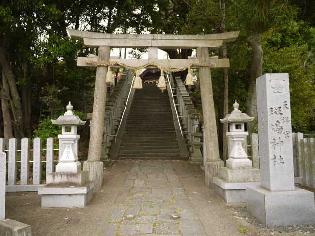 てくてく歩いて10分、斑鳩神社に到着=３<br /><br />法隆寺の鎮守社4社のうち、鬼門を守っているそうで、菅原道真をおまつりしてるらしい。<br /><br />道真さんにご挨拶。<br />お参りに来ている人はいなくてとてもさみしい雰囲気。<br />ちょっとしたパワースポットのような空気を感じました。