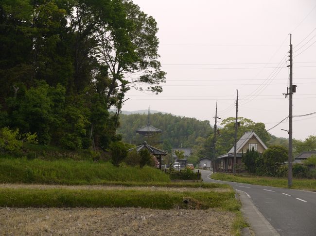 いや〜素敵だった☆<br />癒された〜☆<br /><br />と気分良く移動を開始。<br />今度は歩いていけそうな法輪寺を目指すんだ〜<br />気分いいから雨が降ってても気にならないんだ〜<br /><br />あ、法輪寺の三重塔が見える〜♪♪