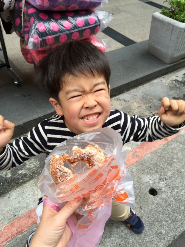 晴光市場辺りのあのドーナツ屋さん。<br />熱々でほんのり甘くて美味しかった。