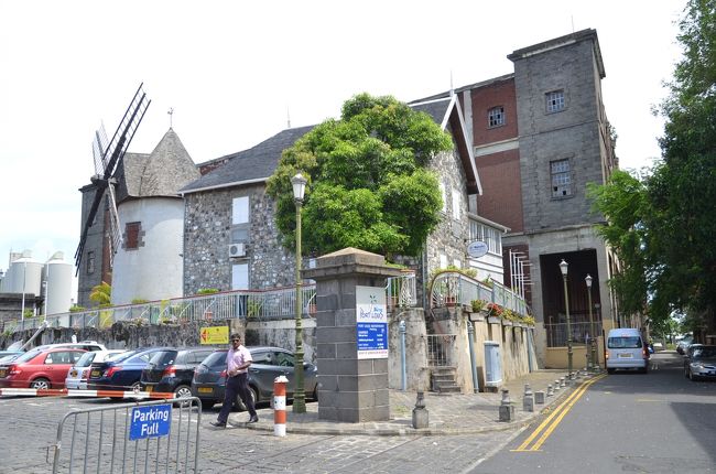 風車の建物もあったり〜