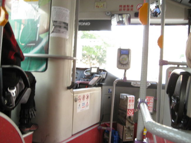 ネットでは台湾はバスは乗りにくいとなっていたけど全然大丈夫（＾＾）<br /><br />高雄はバス代は一律１２元（約４８円）<br />IPassがあれば乗って真ん中にある機械に　”ピっ”ってすればＯＫ！！<br /><br />
