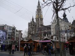 アントワープのクリスマスマーケットと大聖堂
Grote Markt、Steenplein（川沿い）、大聖堂の周り（Handschoenmarkt）、大聖堂から川までの道（Suikerrui）、100の屋台とショップ小屋、【期間】2012年12月7日（土）〜