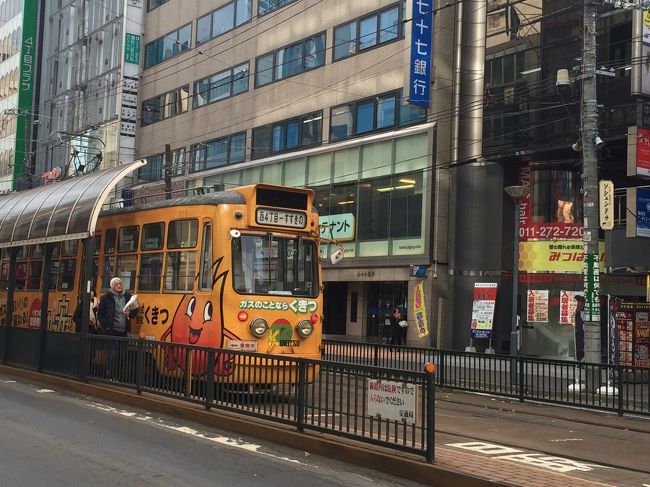 　すすきの近くで、電車発見！