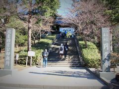 「円覚寺」
鎌倉散策のスタートは、北鎌倉駅前にある鎌倉五山第二位・臨済宗円覚寺派本山・無学祖元禅師の開山による円覚寺から〜。