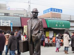 柴又駅前の寅さん像。
人気の記念撮影スポット。

柴又駅から京成高砂駅まで電車移動。