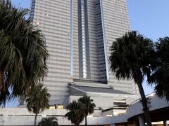 シェラトン・グランデ・オーシャンリゾートです。

このフェニックスシーガイアリゾートには実に４つのホテルが立ち並びますが、その中でも最大かつ最も高いビルです。