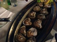 夕飯は、カメニッツェで。牡蠣で有名とのことですが、この種類の牡蠣は、あんまり日本人は、好きじゃないかな。