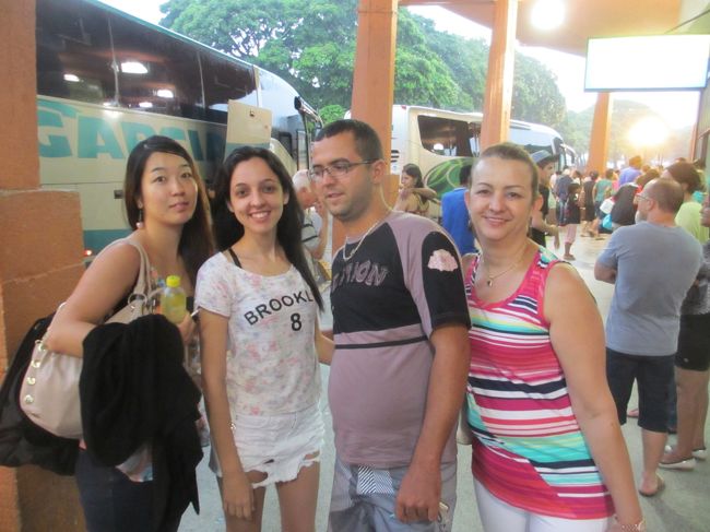 ウムアラマのホドヴィアーリア（バスターミナル）にて<br />　ここまでの道は激しい雨だった<br />　　まるで彼女の心模様を表しているかの様に