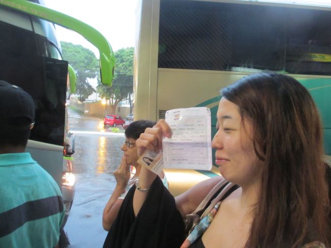 『師匠、有難う御座いました〜！』<br />僕に飛び付きキスとハグをしてくれた<br />　ハグをする身体がカチカチの場合、嘘を吐いてるけど<br />　　彼女は凄く柔らかくて僕の両腕に入ってたので本心からね<br />いつもお別れの時に涙１つ流さない人だけど<br />　この日は雨が代わってくれていた<br />　　いつまでも可愛く愛おしい愛弟子である