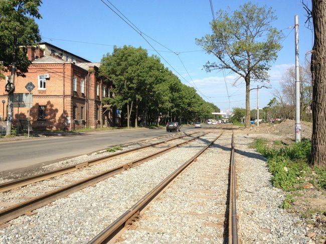 2日目はシベリア鉄道の気分を少し味わってみようと、電車（シベリア鉄道ではないが同じ線路を走るらしい）に乗ってみようとしたのだけど、駅であちこち聞いた結果今日は走っていないということで（実際よくわからないけどとにかく乗れなかった）、路面電車とバスに乗って中心部から少し離れた街に行ってみることにしました。<br />