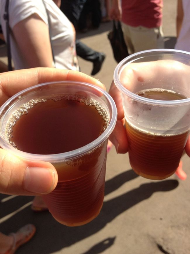 クワスという飲み物。旅行の計画立てているときにこの存在を知って絶対飲もうと思っていたんだけど、ウラジオストクの街中では全く見つけることができず、もう諦めてたところここで出会えて感激。好き嫌いのある味かもしれないけど私はすごい好きでした。また飲みたい。