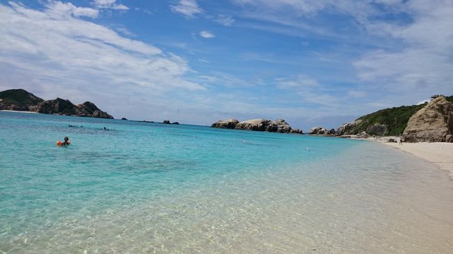 右の山は展望台になっています。