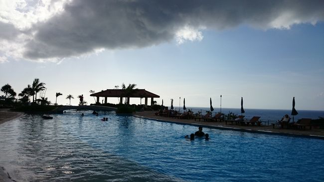 怪しい雲が広がってきたのでランチへ